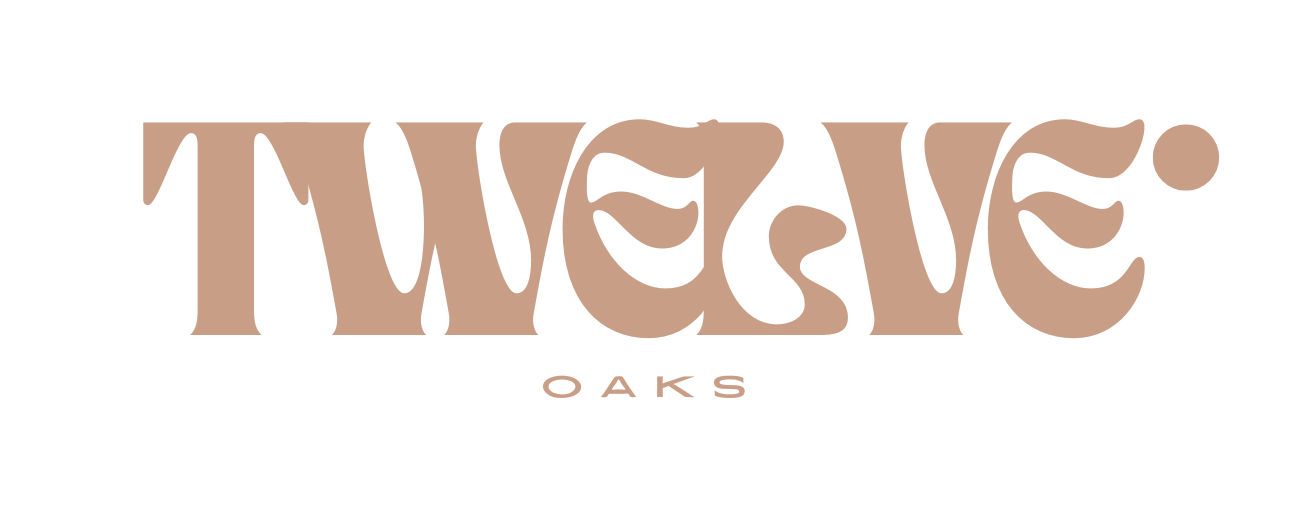 12 Oaks logo
